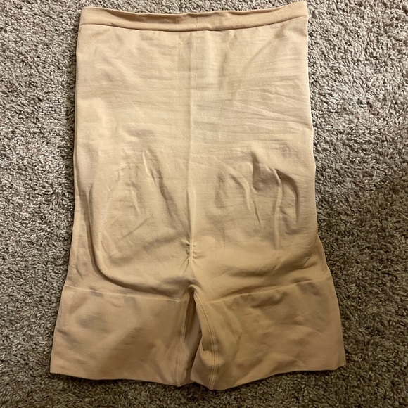 Jockey Slimming shorts - Picture 2 of 3